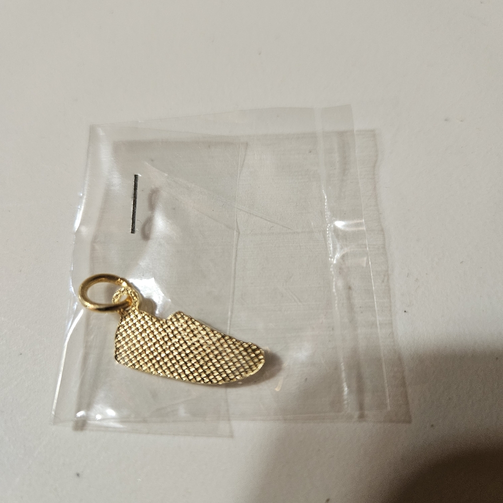 Gold Sneaker Charm Pendant - Picture 2 of 2